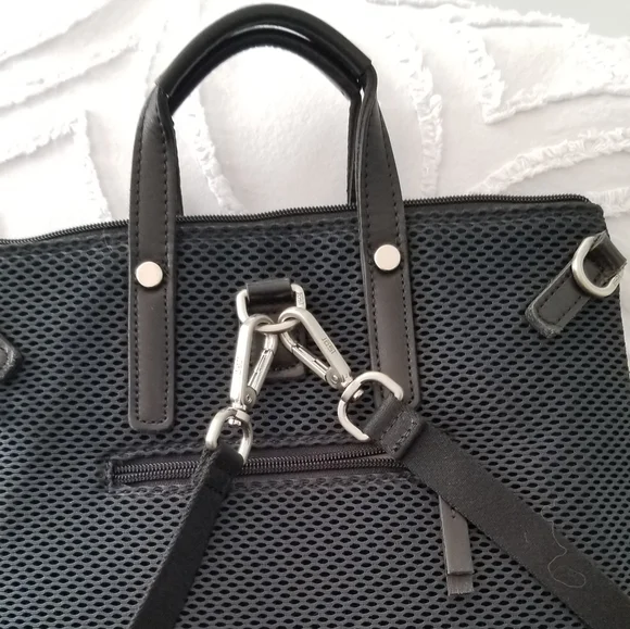 Mesh Knapsack - Picture 2 of 3